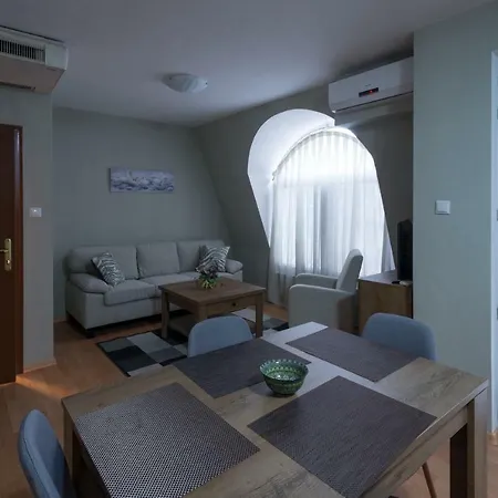 Luxury Veronic شقة